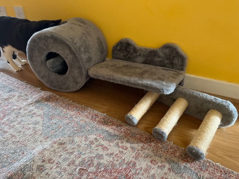 3 Pawhut cat shelves