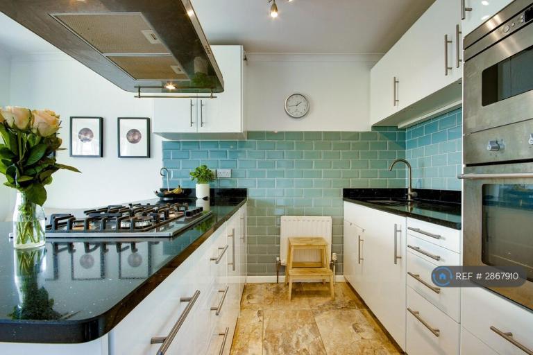 1 bedroom flat in Amsterdam Road, London, E14 (1 bed) (#2867910)