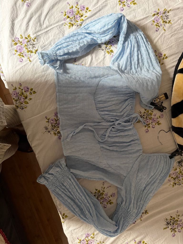 Light Blue Long Sleeve Crop Top – As Good As New