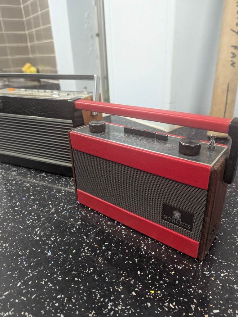 BARGAIN ROBERTS RADIO PLUS CAMBRIDGE AUDIO SPEAKER 