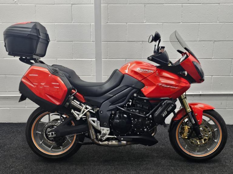 TRIUMPH TIGER 1050 ** Arrow Exhaust - 12 Months MOT - Full Triumph Luggage **