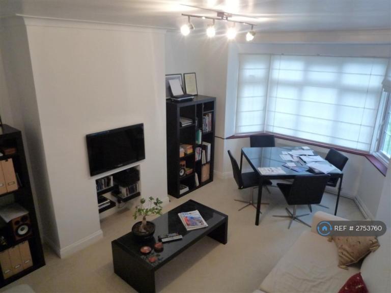 2 bedroom flat in Rutland Court, London, SE5 (2 bed) (#2753760)