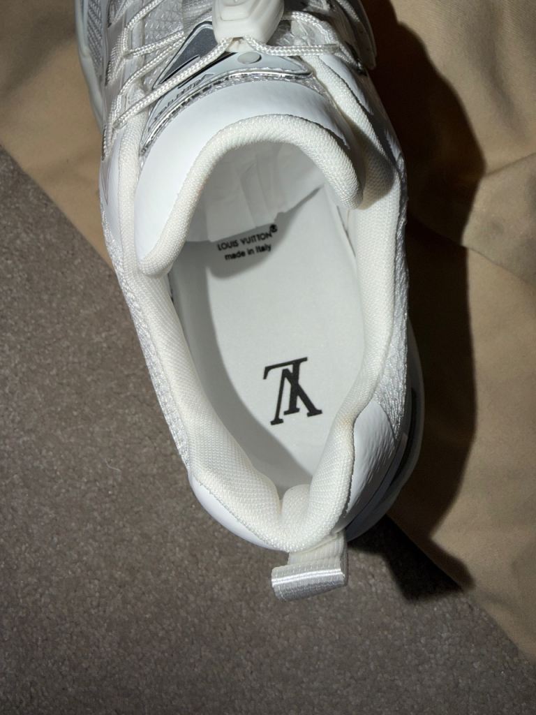 LV Men’s trainers white  UK9