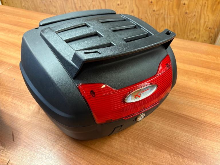 2023 / 23 Royal Enfield CLASSIC 350 £3250 Black 201 miles.