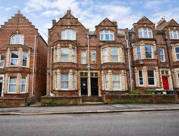 2 bedroom top floor flat in Haldon Road, Exeter
