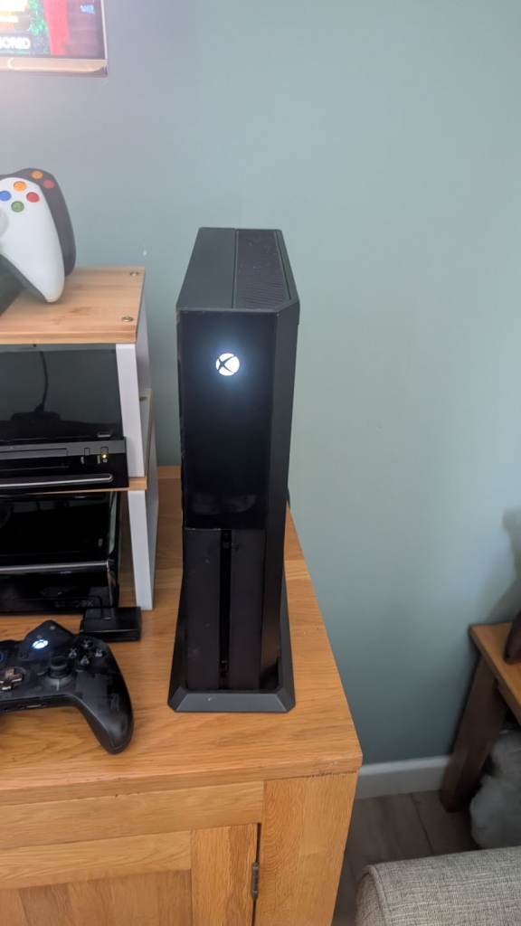 Xbox One X with Controller, 2x Games and Kinect (Unboxed)