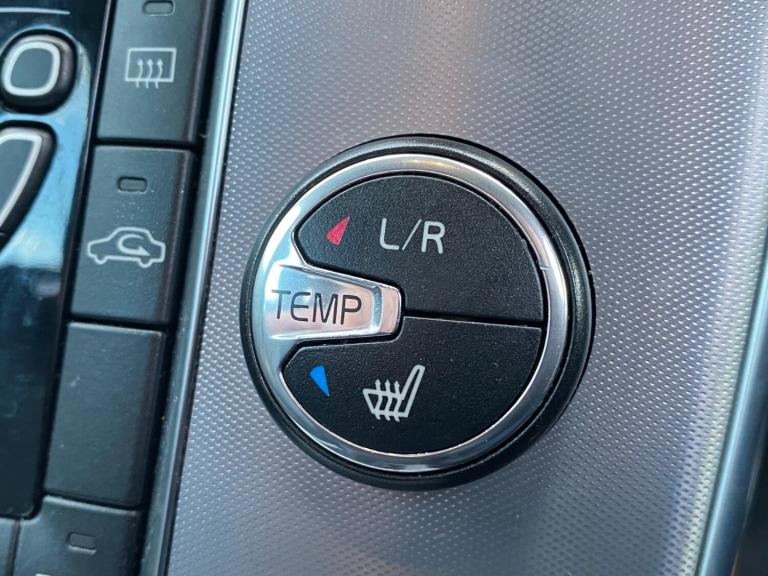 2018 Volvo V40 T3 [152] Inscription 5dr - Sat Nav &amp; Rear Camera &amp; Heated Seats HATCHBACK ...