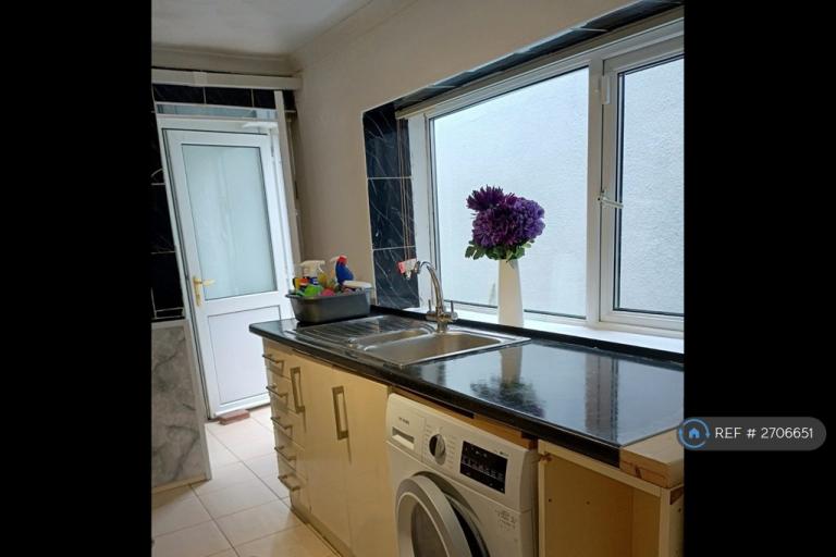 3 bedroom house in Augusta Street, Cardiff, CF24 (3 bed) (#2706651)