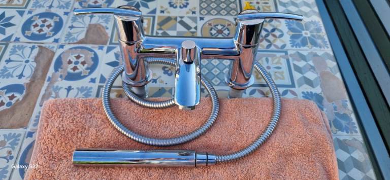 Chrome Bath Mixer Tap with Shower Head and Hose – As New