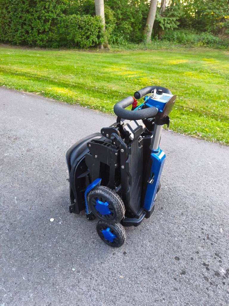 Auto folding 4mph car boot mobility scooter with lithium batteries. Collection only 