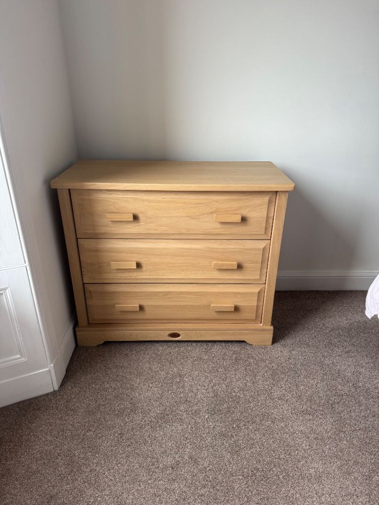 Chest of drawers