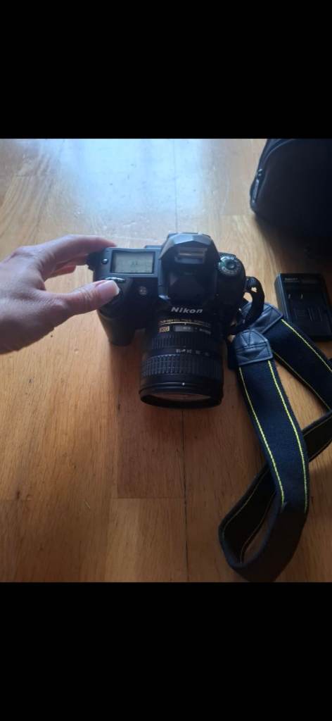 Nikon D70s DSLR Camera with AF-S DX 18-55mm Lens