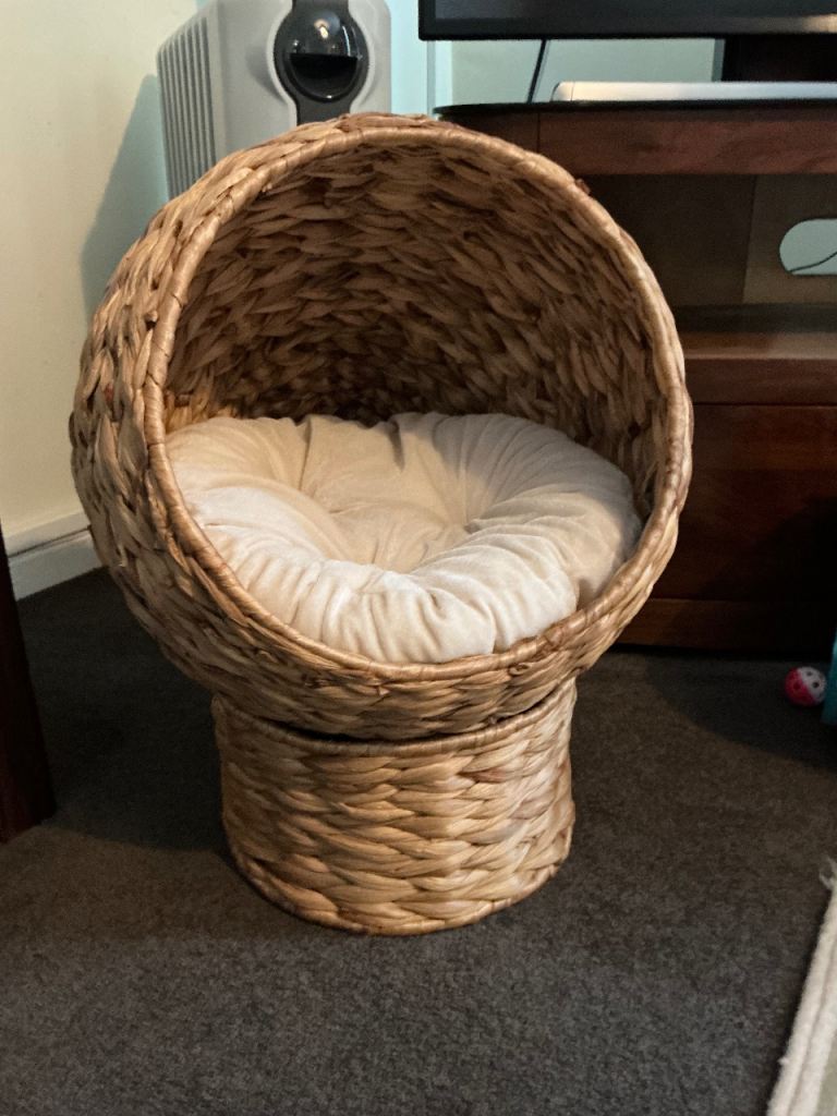 PawHut Wicker Raised Cat Bed -Unused