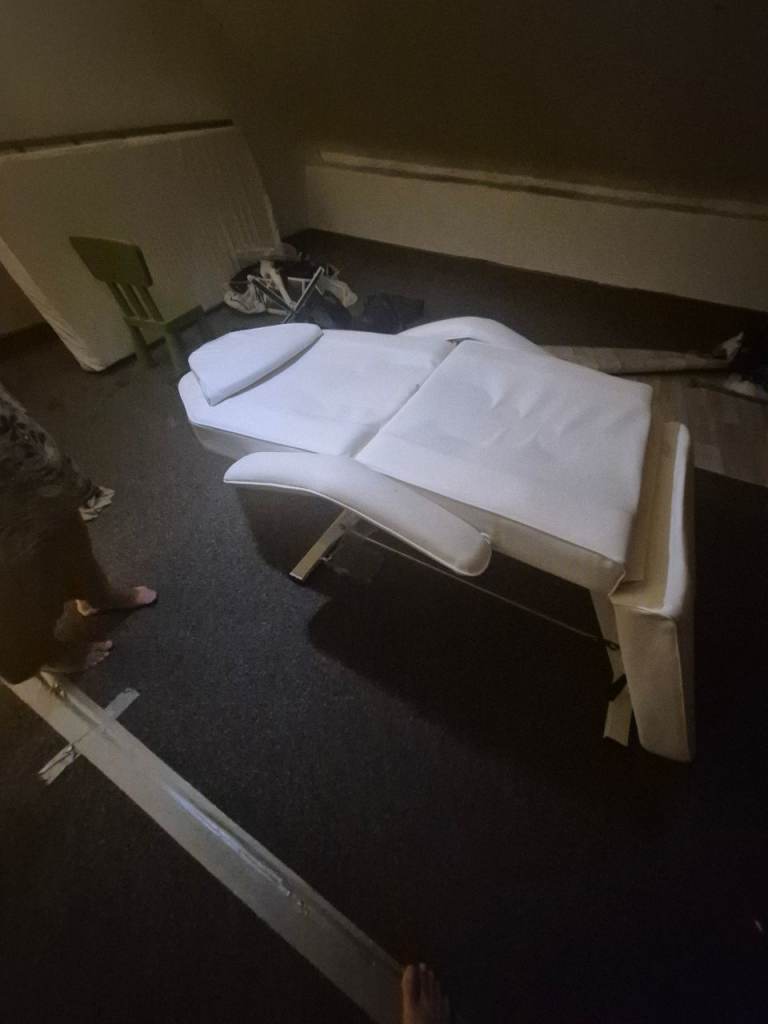Adjustable White Beauty Couch / Treatment Chair – Good Condition