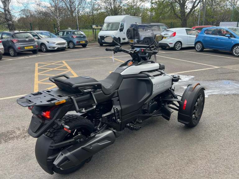 2025 Can-Am Canyon 1330cc 6 speed semi automatic Spyder trike