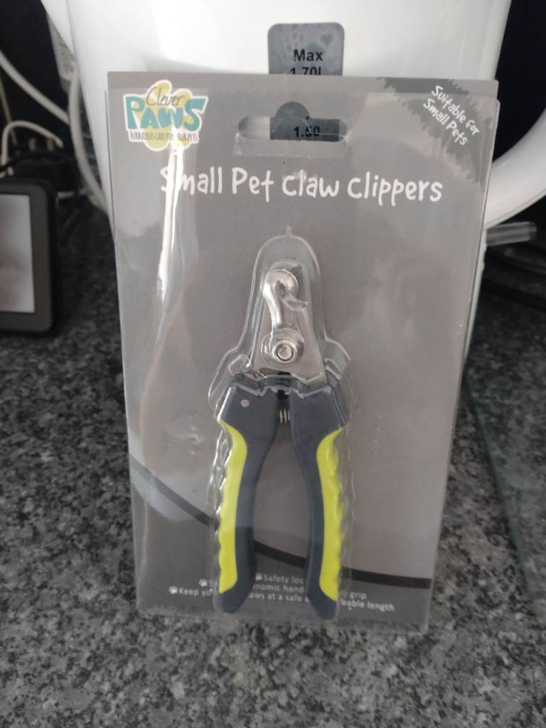 Brand new small pet claw clippers in packet pick up only 
