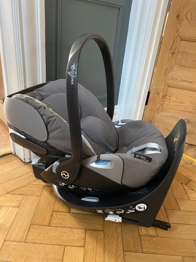 Cybex Cloud T i-size car seat with base