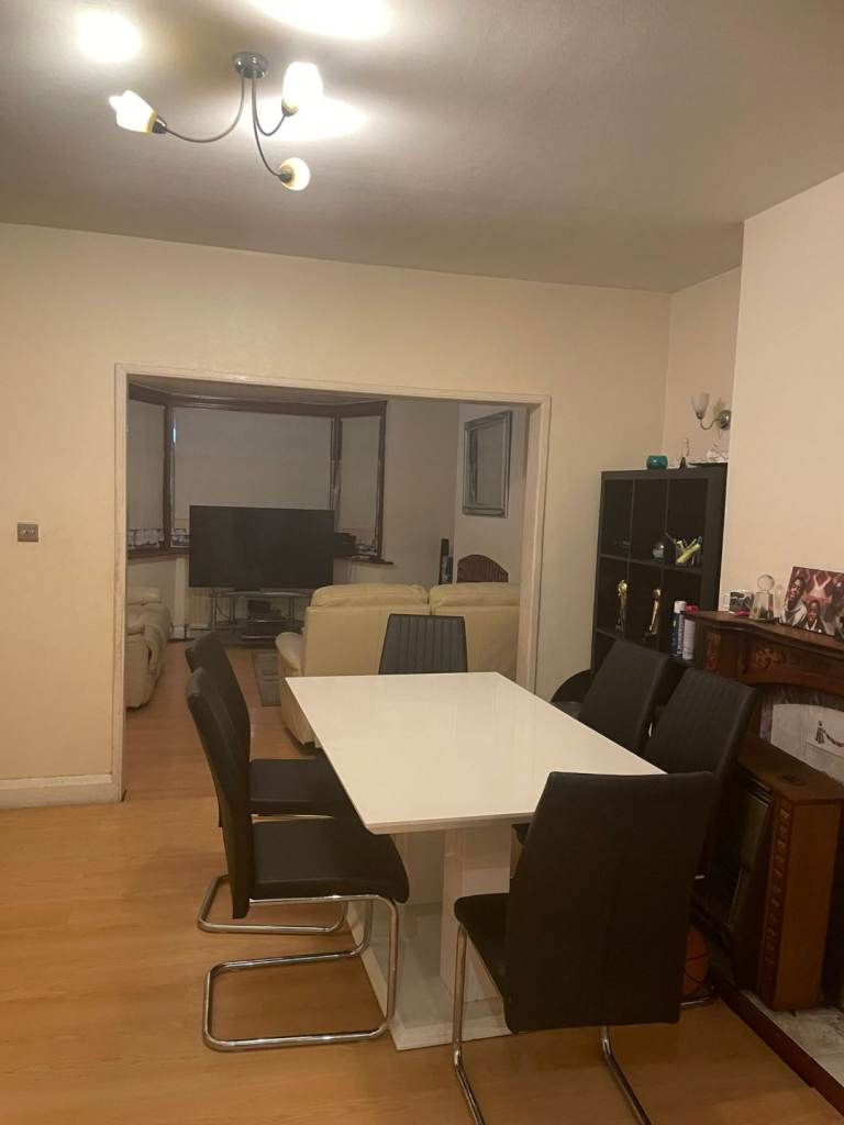 Large Double Bed room for rent in Romford