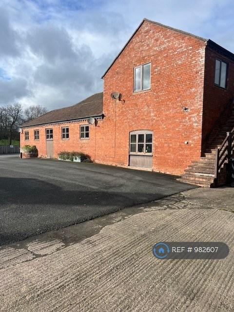 1 bedroom flat in Staplow, Ledbury, HR8 (1 bed) (#982607)