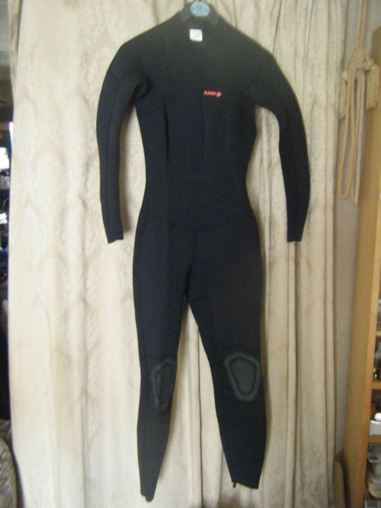 OLAIAN (SURF WETSUIT) Size Medium. Great condition only used once.