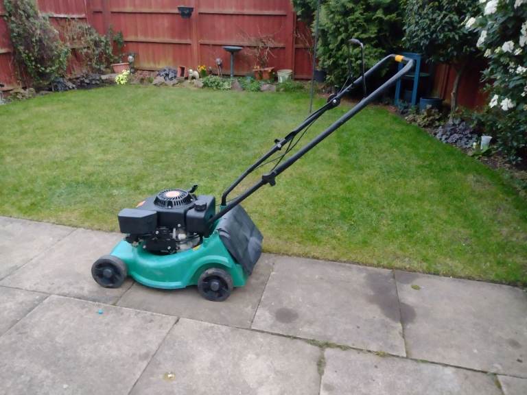 PETROL LAWNMOWER 38CM / 15IN CUTTING WIDTH 