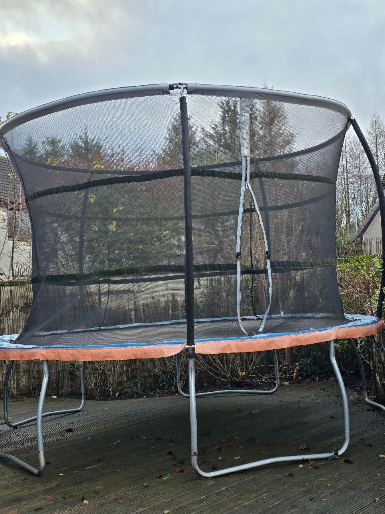 14ft Trampoline with net