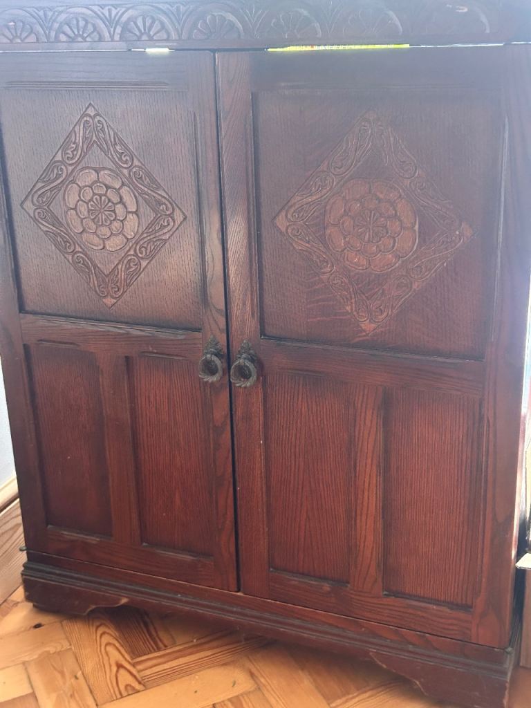 Priory tv unit