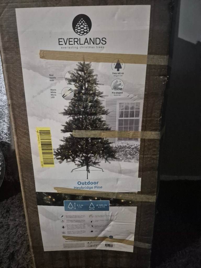 Everlands 7ft Christmas Tree