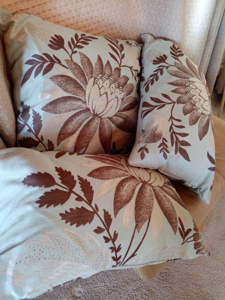 Set of 3 Cushions 