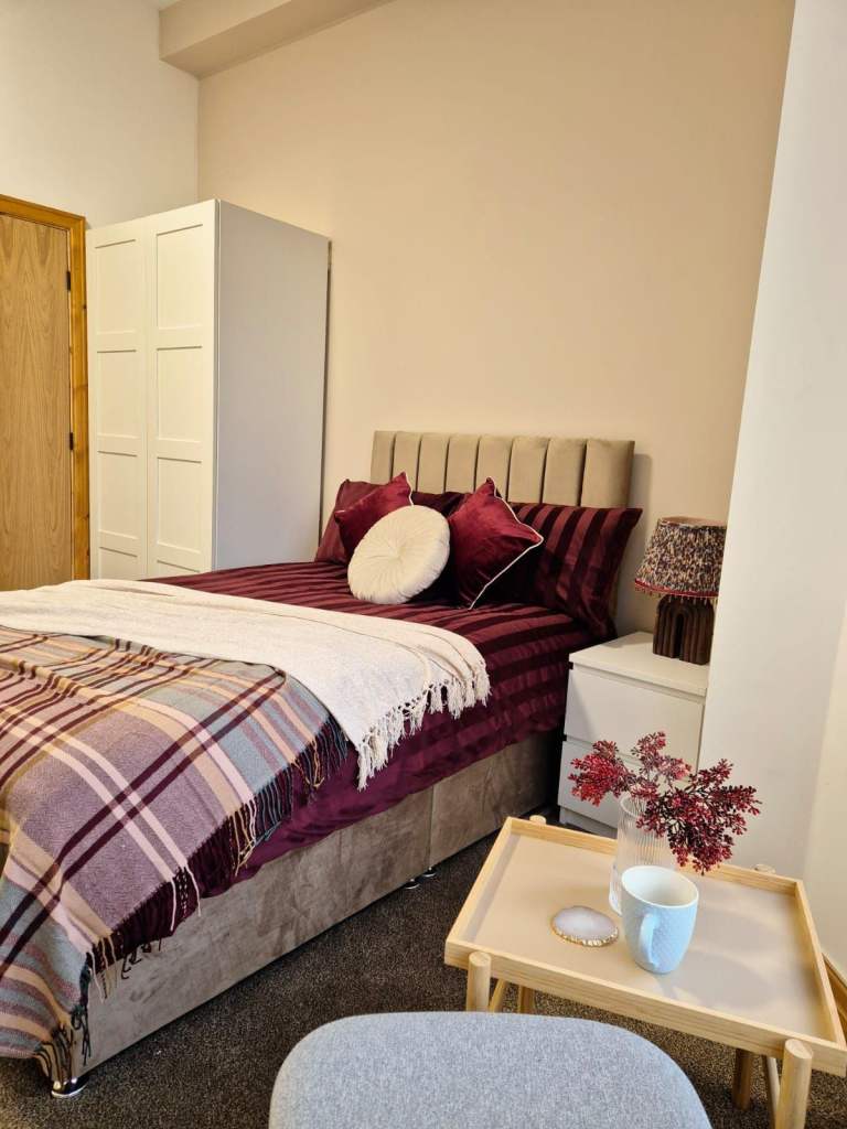 Spacious & Cosy Ensuite room for rent BL8 1LS