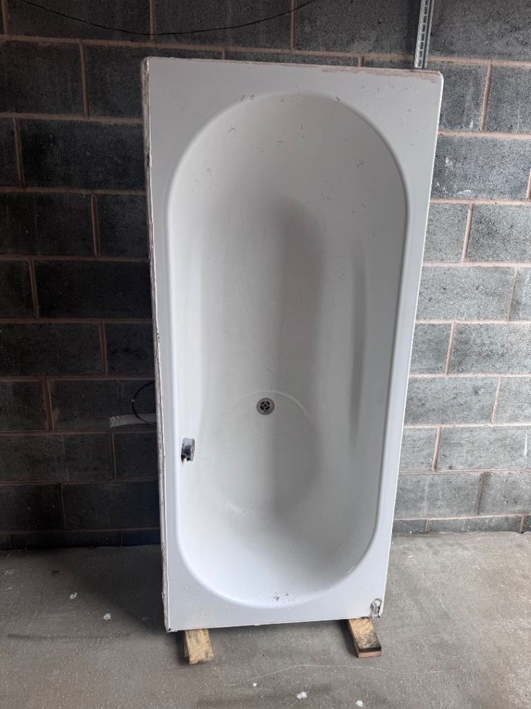 KALDEWEI  Metal, enamel White Bathtub – Good Condition
