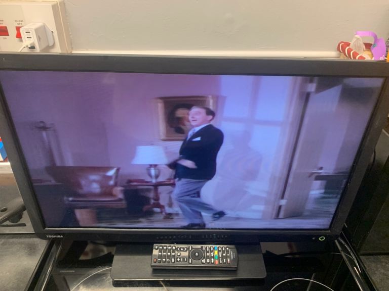 Toshiba tv/dvd combi with remote