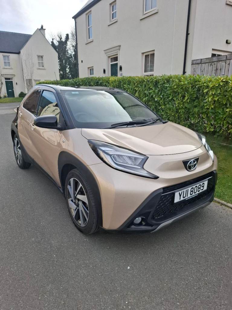 TOYOTA AYGO  X  EXCLUSIVE 