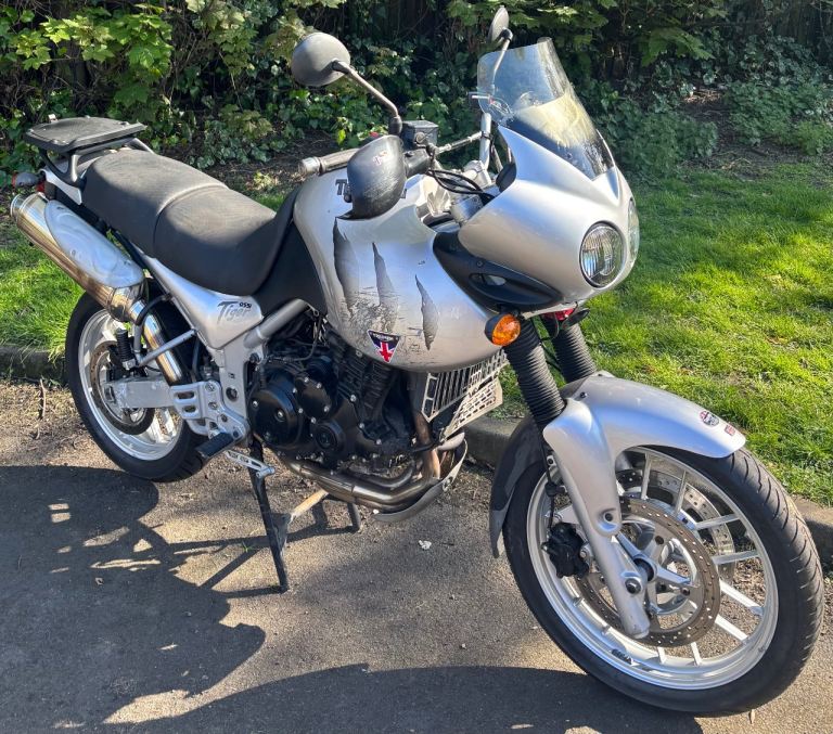 Triumph tiger 955 adventure bike 