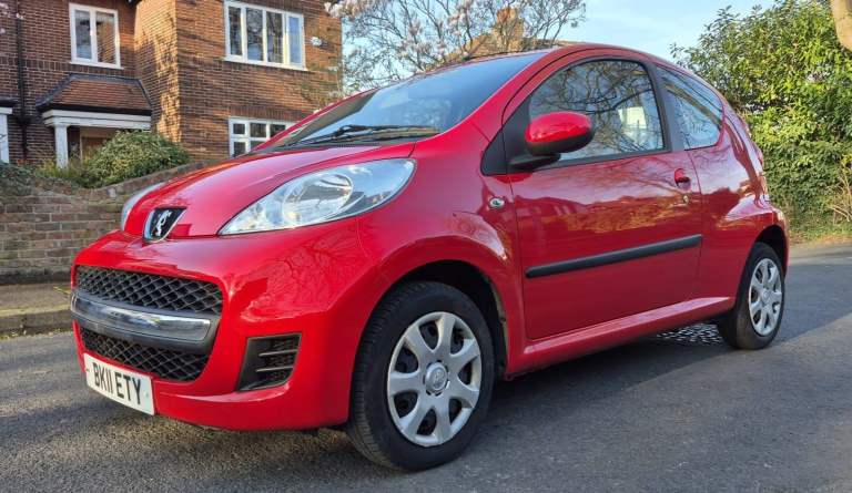 Extremely Low Miles. 1 Former Owner. MOT 30-03-27. 2011 - Peugeot 107 URBAN 1.0 Petrol Man - 3 door
