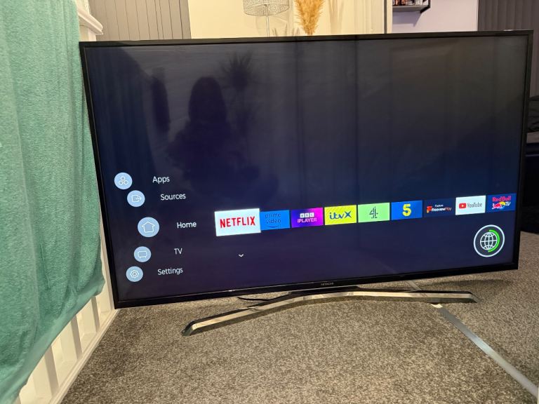 	 HITACHI 55INCH SMART 4K UHD TV WITH HDR