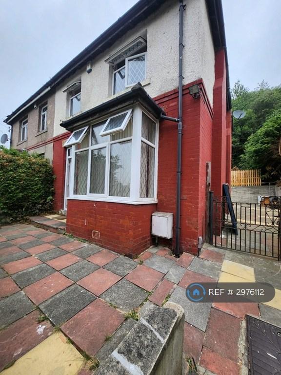 3 bedroom house in Heaton Road, Huddersfield, HD1 (3 bed) (#2976112)