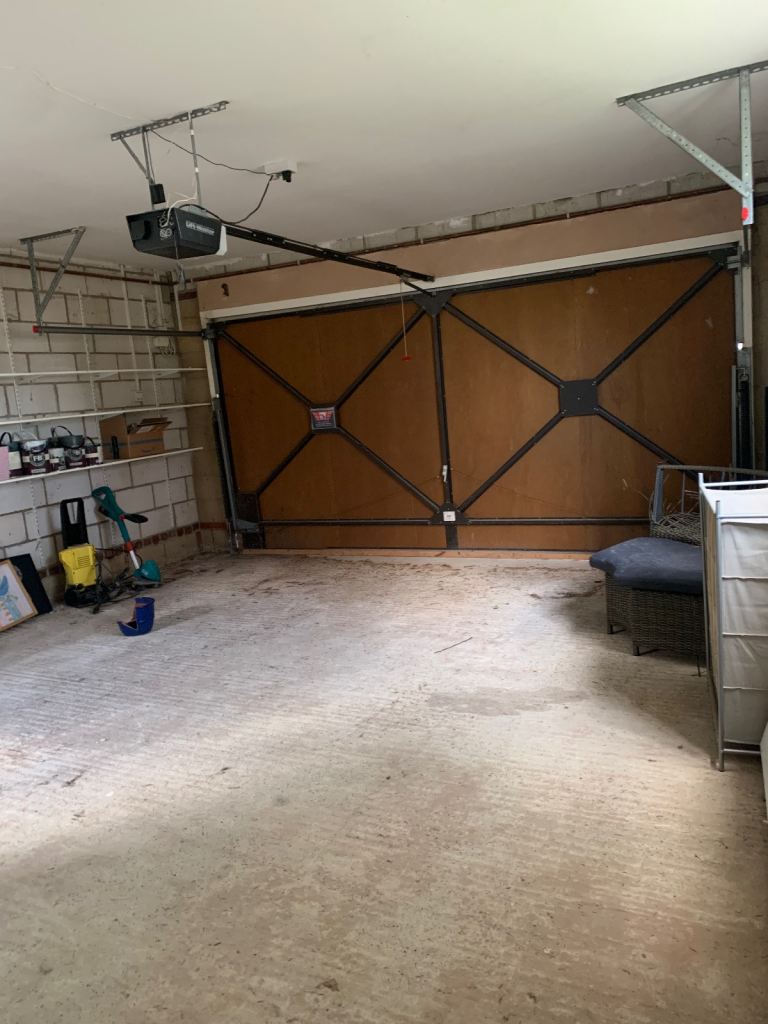 Large double garage to rent
