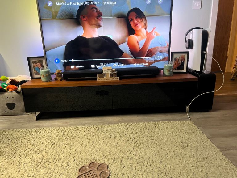 Black and oak tv unit 