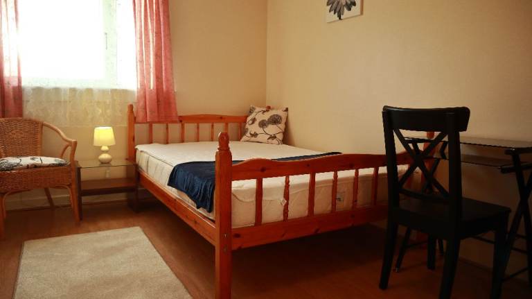 Calder Grove room for rent