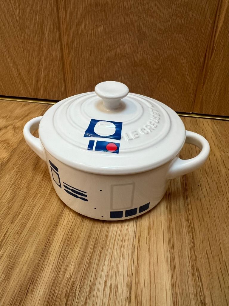 Le Creuset Star Wars R2-D2 Mini Round Cocotte With Lid White Blue 