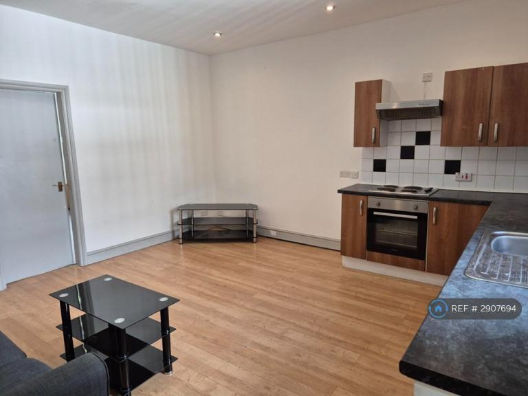 2 bedroom flat in Moorgate St, Blackburn, BB2 (2 bed) (#2907694)