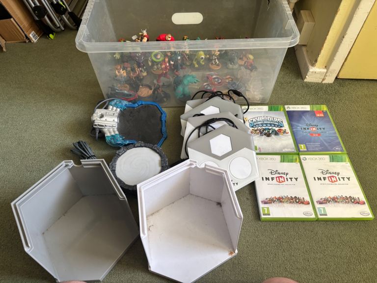 Xbox 360 Disney Infinity figures + Games