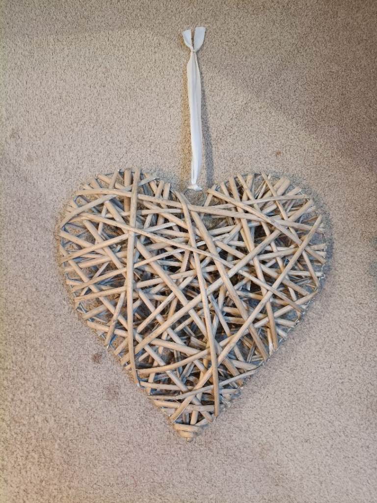 Woven hanging heart decoration 