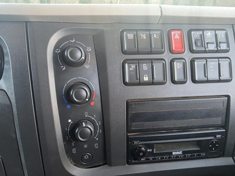 2019 DAF LF 230 18 TON GROSS 4X2 with Hyvalift Skip Gear