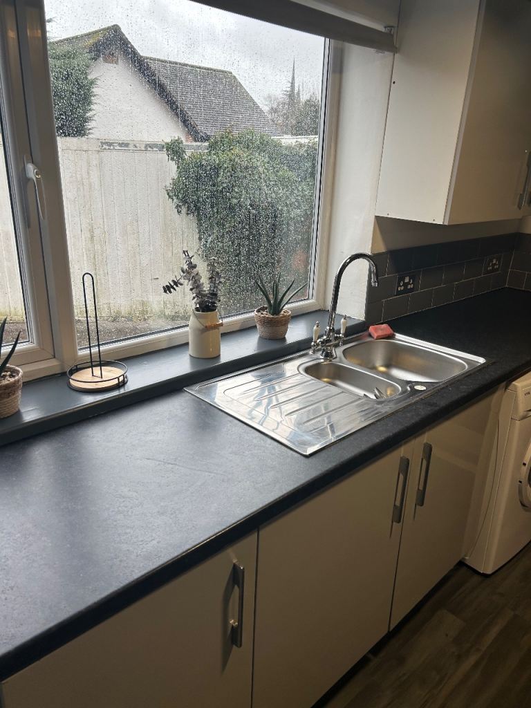 Flat Donington high st