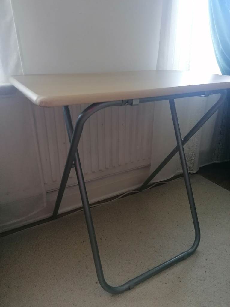 FOLDING TABLE (Beech Effect) **VERY GOOD CONDITION**