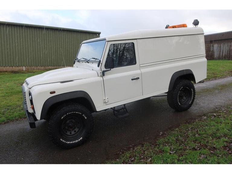 2010 Land Rover Defender 110 2.4 TDCi Hard Top Diesel Manual 4WD MWB Euro 4 (122 bhp) SUV Diesel ...