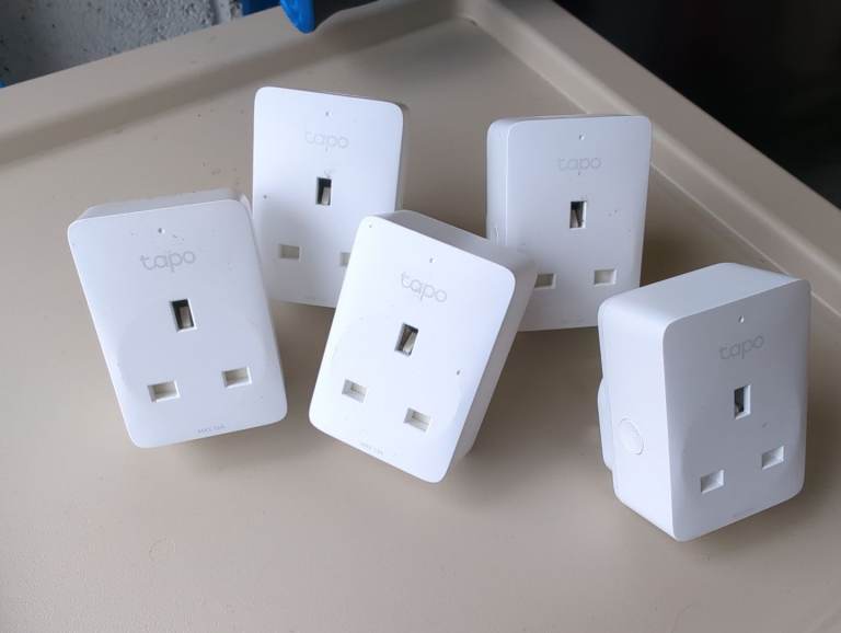 5x Tapo P110 smart plugs