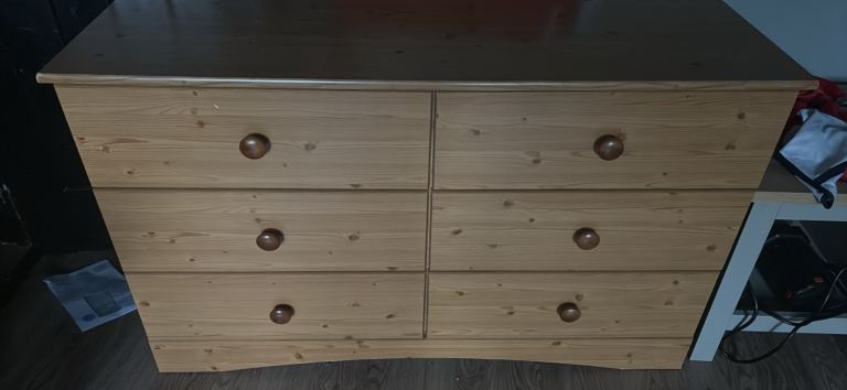 Chest of drawers 